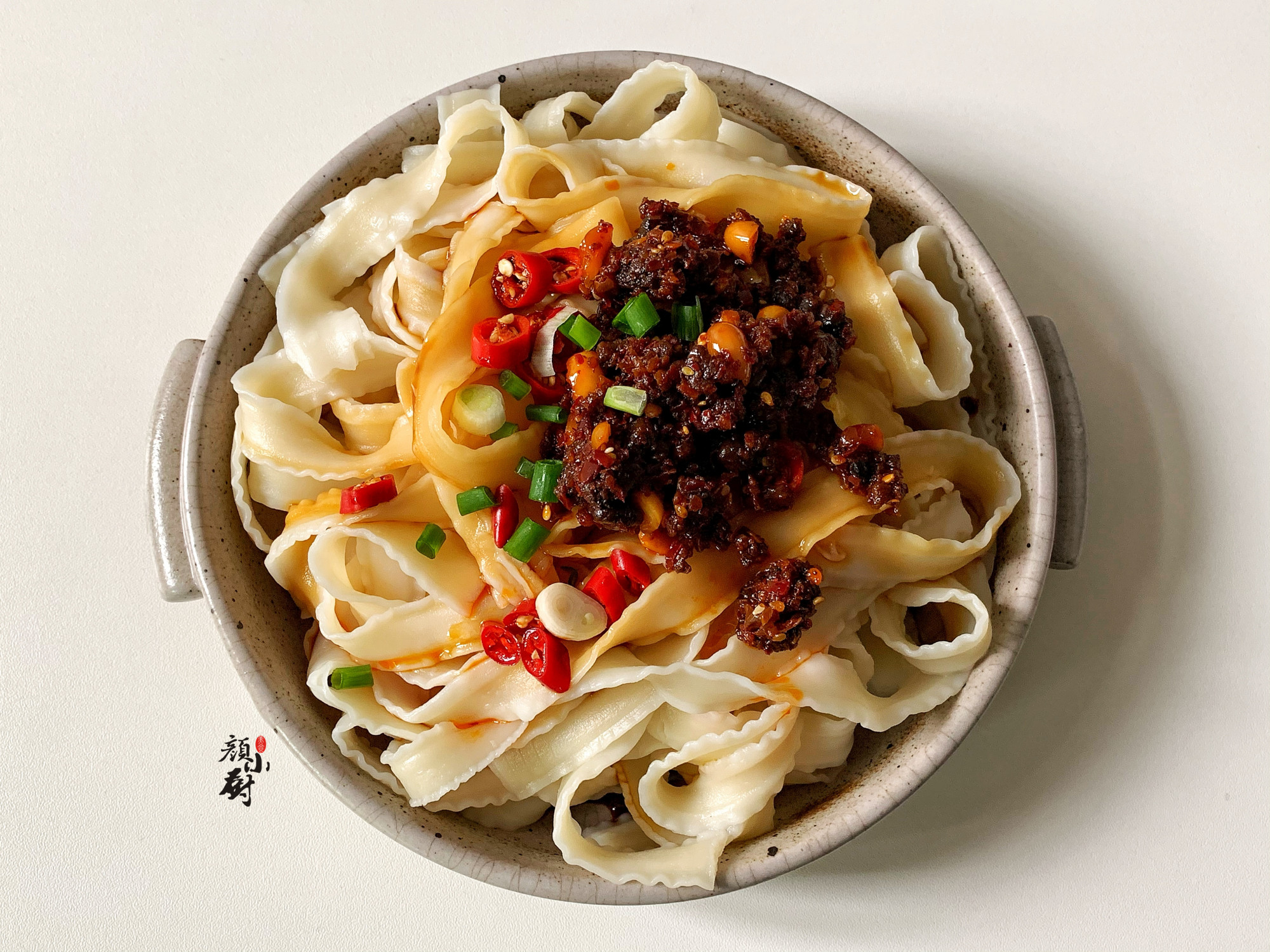 氣溫回升，我家常吃這碗麵，煮一煮10分鐘出鍋，拌醬吃真香