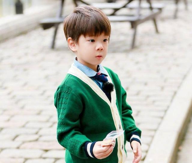 《爸爸回来了》萌娃现状：甜馨淑女，奥莉变样，嗯哼越来越优秀