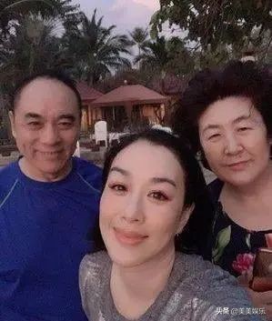 “人鱼公主”钟丽缇的坎坷感情：三婚两离，50岁仍为老公拼四胎