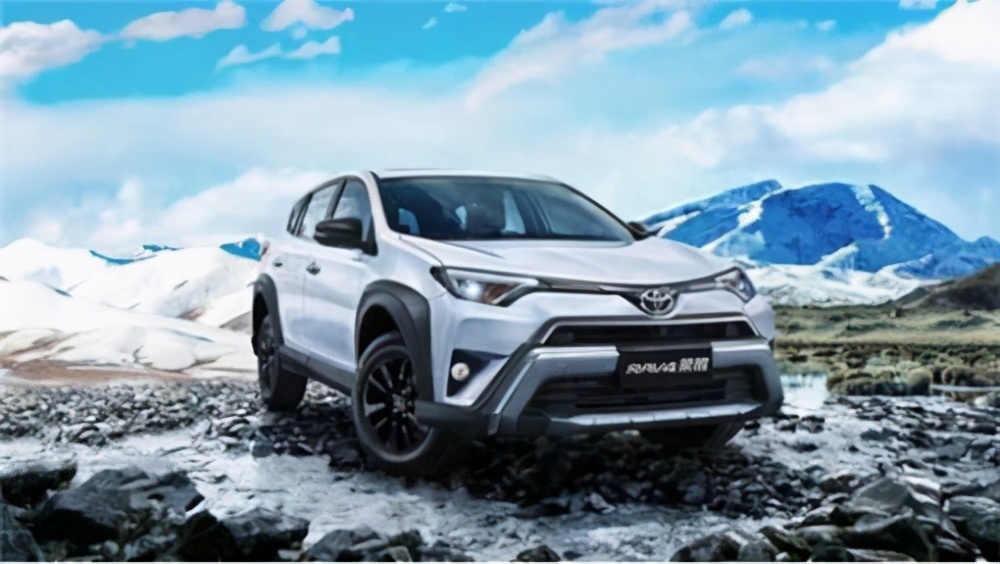 RAV4荣放双擎版，拥有傲视同级的三种四驱系统