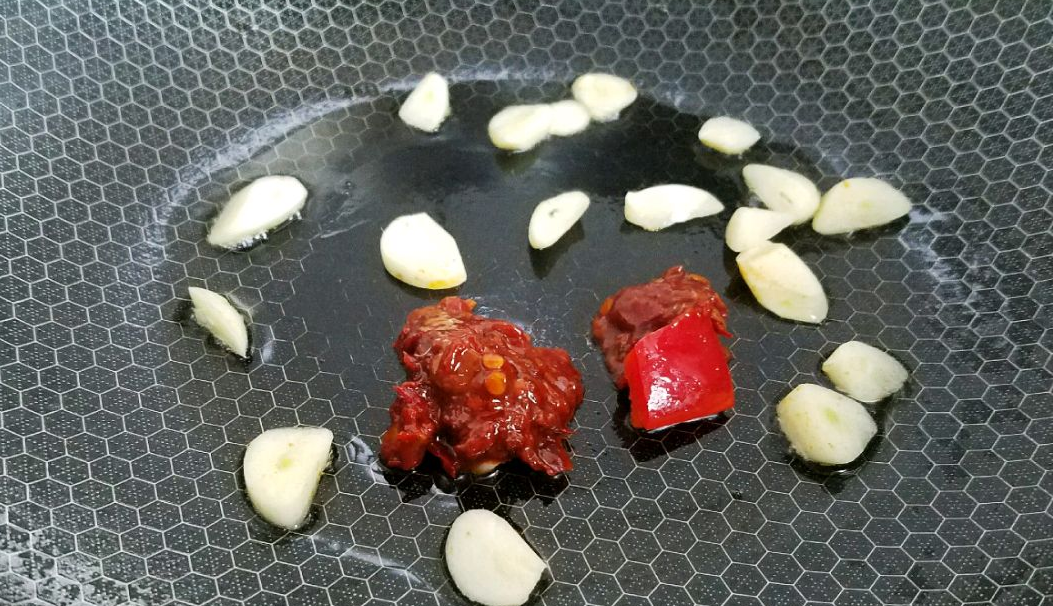 Let’s change the taste of vegetarian dishes: fresh pepper fungus with tofu, guaranteed to make you like it