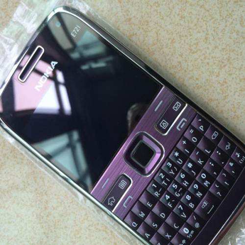 十多年前，除开黑莓你可以购到最好是的直板全键盘手机诺基亚E72