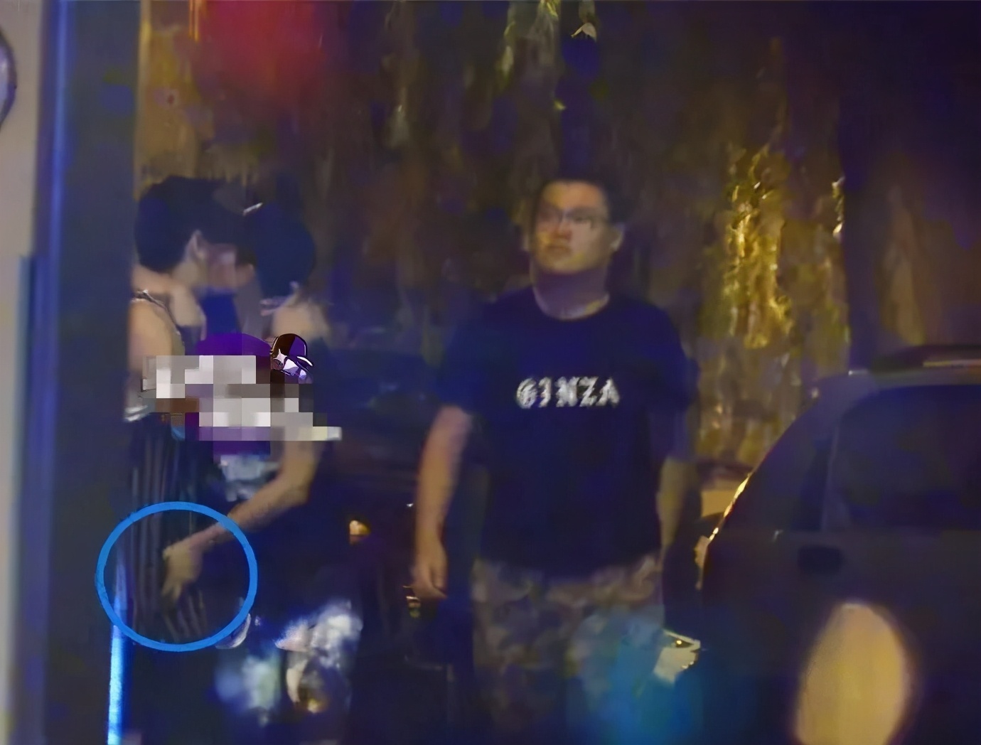 张一山再爆新恋情，与女方十指紧扣压马路，网友：无缝衔接