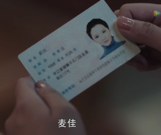 《扫黑风暴》爸被杀妈遭埋，她在仇人怀里撒娇