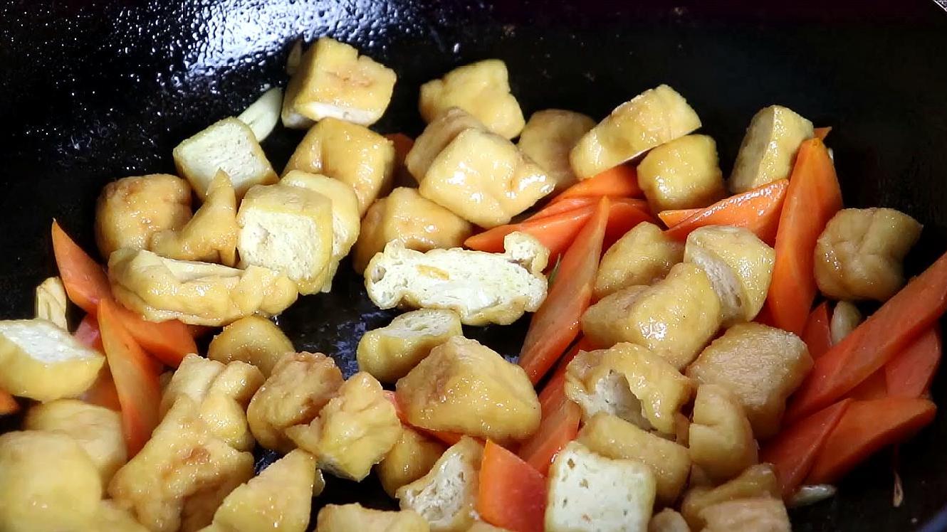 大廚教你油豆腐這樣做，簡單家常，開胃下飯，比吃肉還解饞