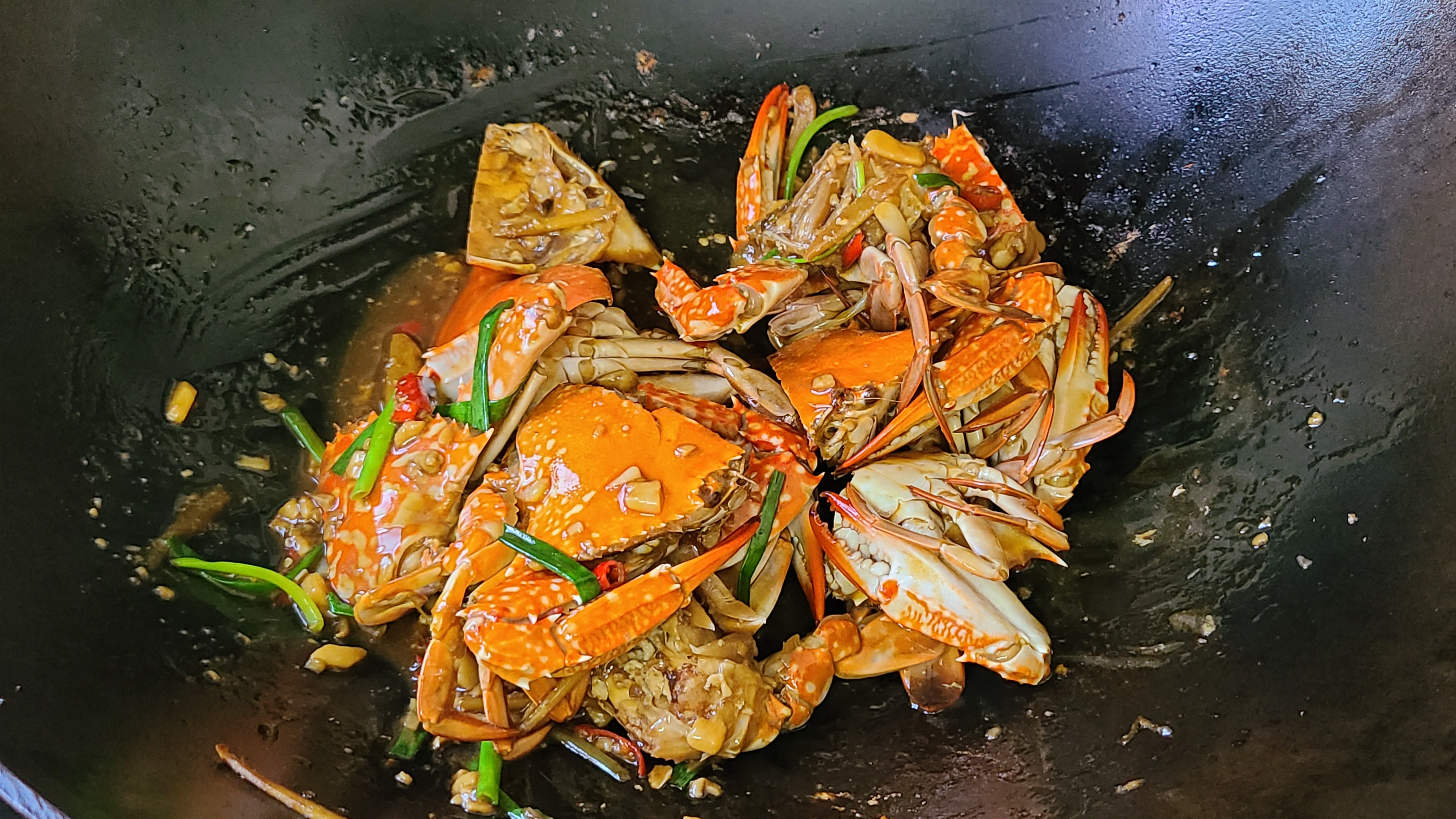 蒜蓉螃蟹的家常做法，很好吃的一道美食，简单美味，想吃就做