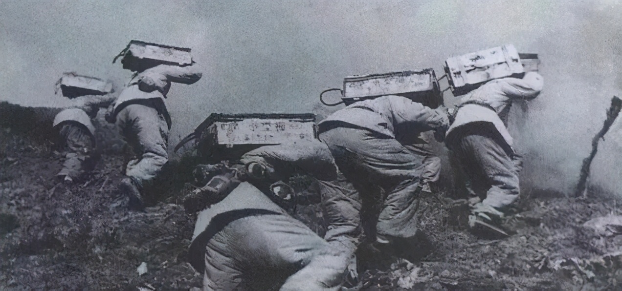 上甘岭战场上，眼瞎的王合良背着断腿的薛志高