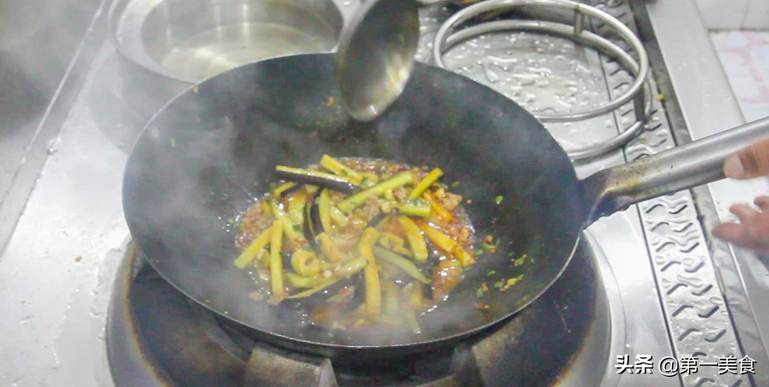 图片[8]-鱼香茄子堡这样做香味扑鼻 拌米饭连汤汁都不剩 开胃下菜-起舞食谱网