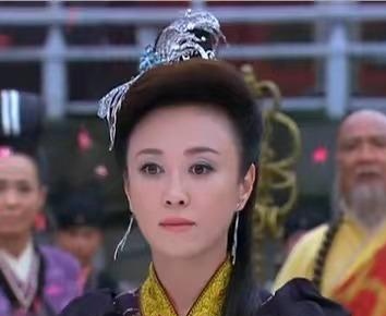 “美艳狐妃”傅艺伟的毁灭史，她的故事远比你