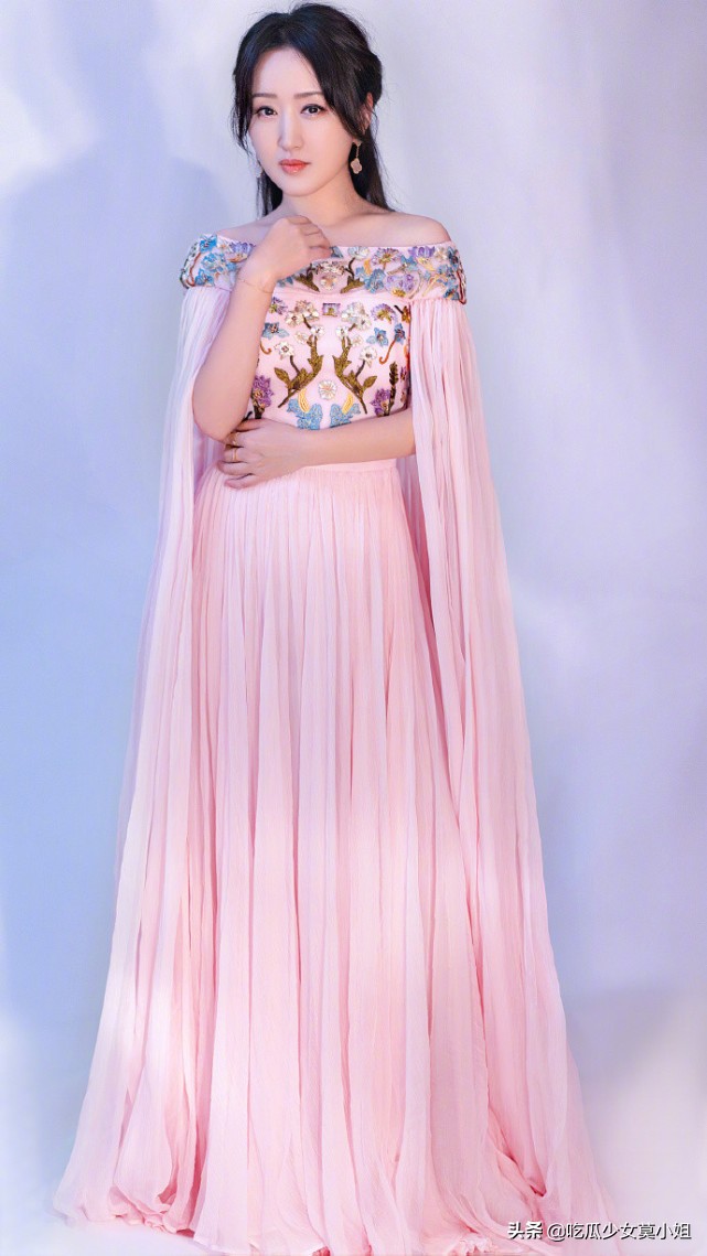 甜歌|杨钰莹也被誉为甜歌天后因一场恋爱事业尽毁 今参加《浪姐2》被打低分