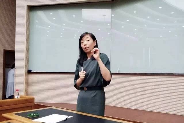 她农村出生，从月薪500元的打工妹，逆袭成阿里合伙人，凭啥？