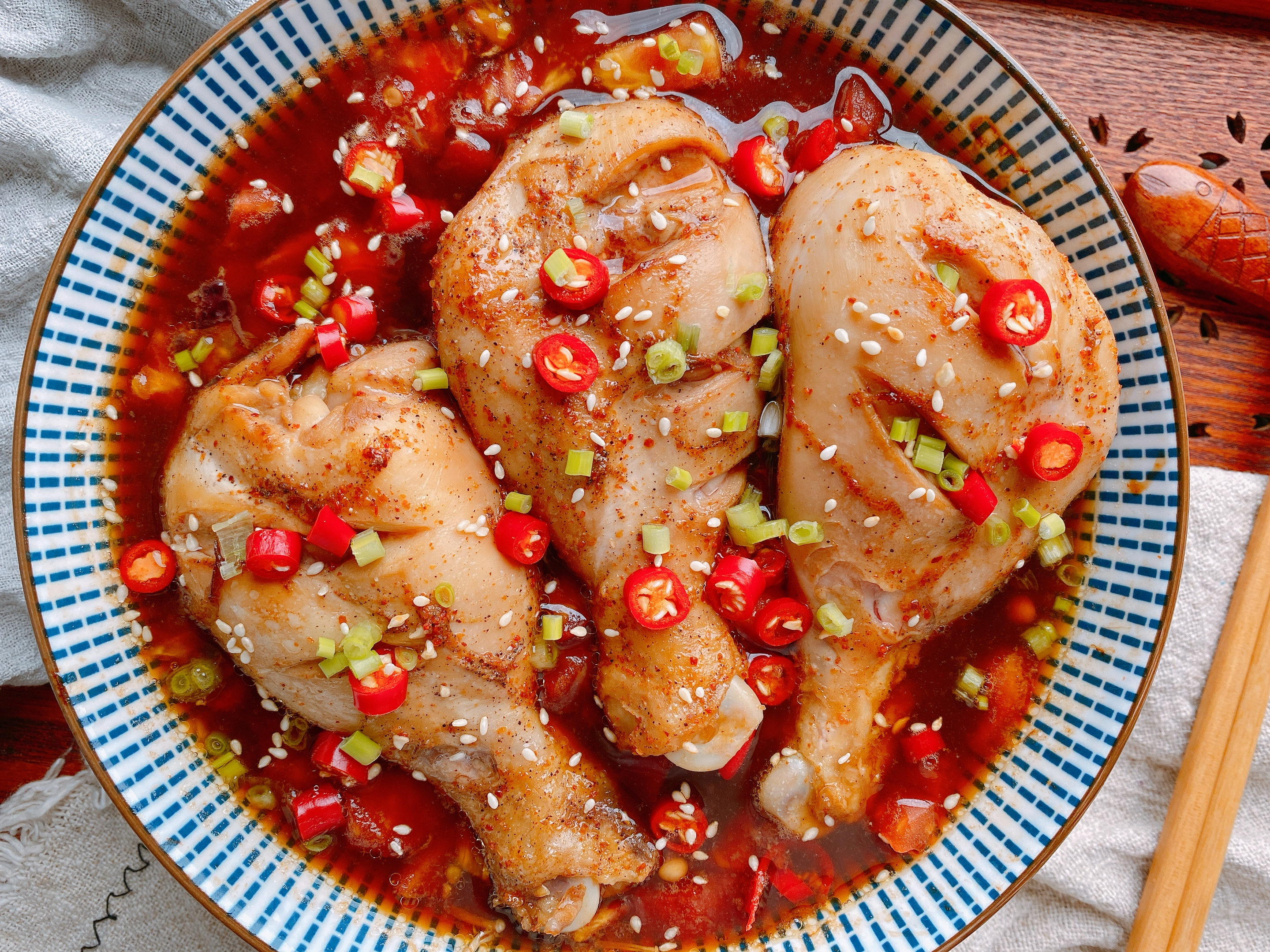 无水无油的蒸鸡腿，掌握1个秘诀，低脂低热量，鲜嫩多汁超好吃