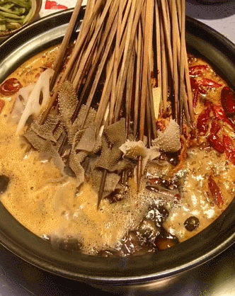 串串为何越来越贵？一个鸡爪串5根竹签，28元只能买5片黄喉