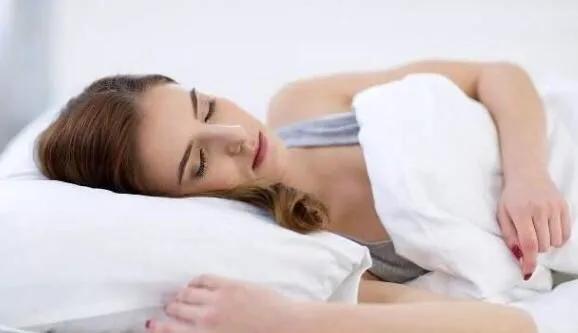 女人睡前把橘子皮貼在肚臍上，3件好事或許會不請自來，不妨一看