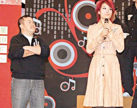 曾志伟在台前乱说话，一顿暴打缝了几十针，幕