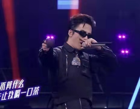 百变大咖秀不是比谁模仿得像吗？这些人太尴尬