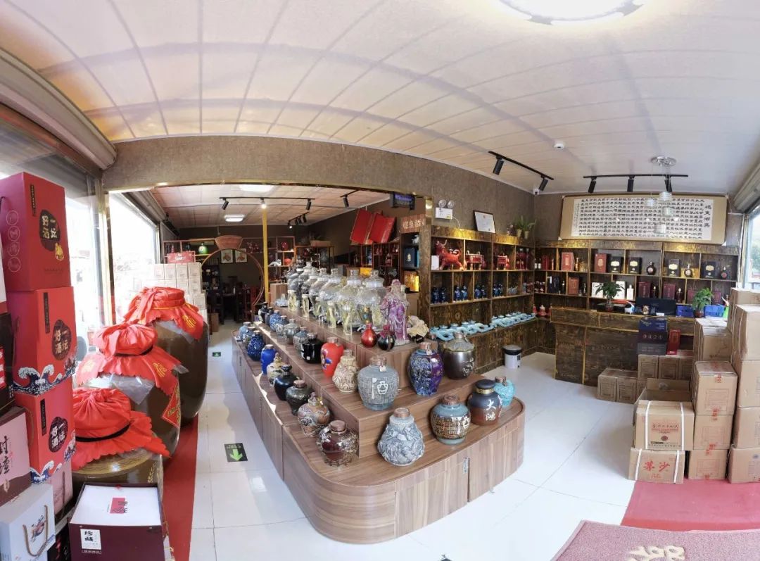 商丘「白酒小妹」放弃房地产国内寻酒，不靠颜值真励志