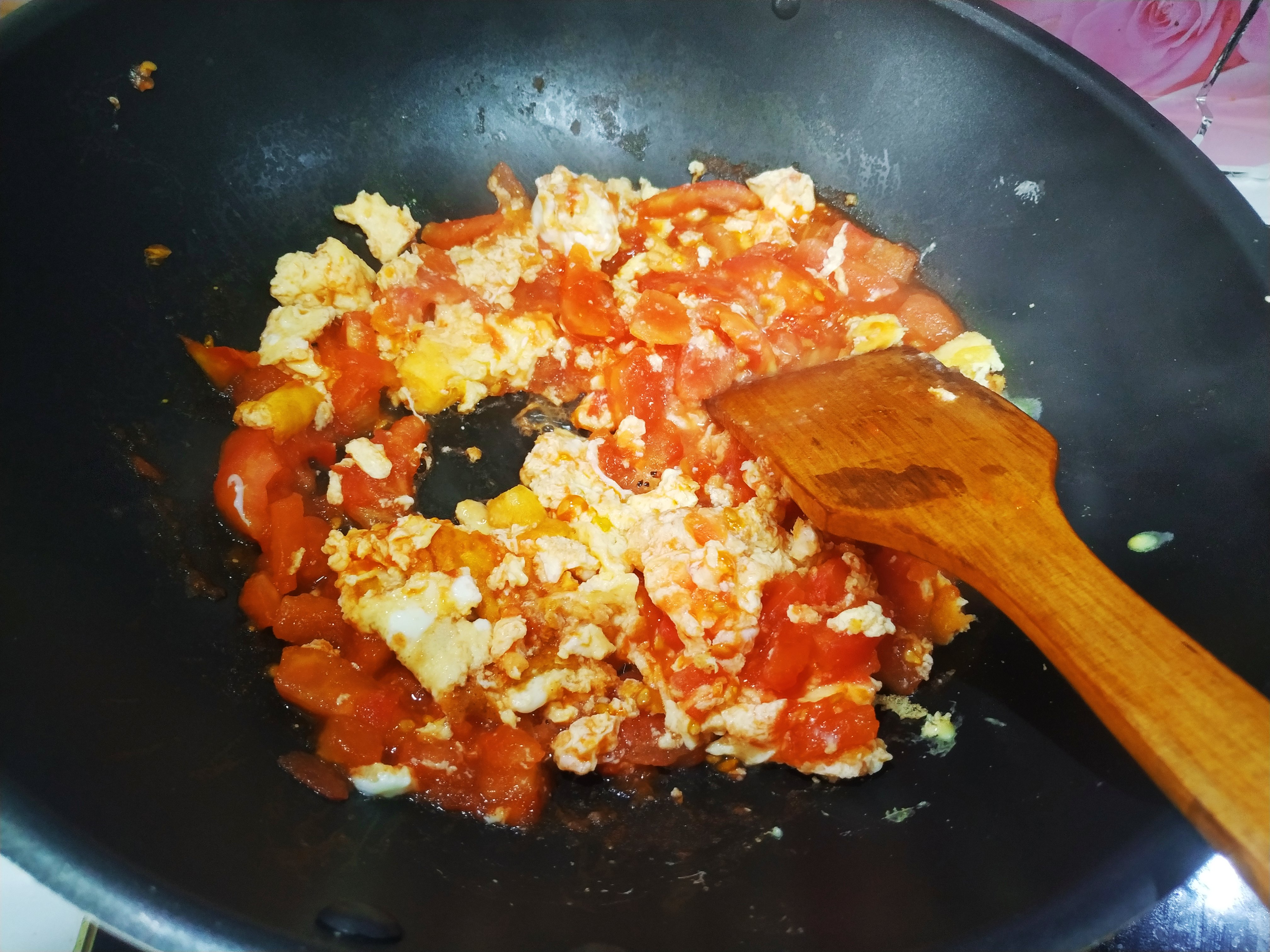 西红柿炒鸡蛋想要好吃，多加1勺调料，酸甜翻倍，2个孩子都爱吃