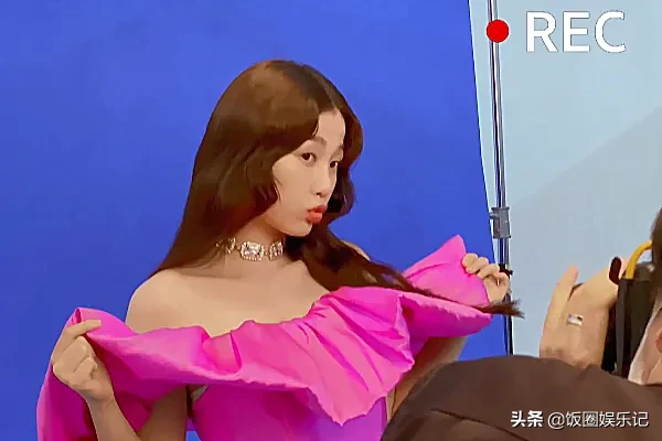 训练生精修VS幕后，刘雨昕和安崎差在肤色，孔雪