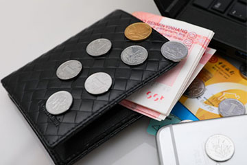 央行首次开出罚单 四家公司因拒收现金被警告