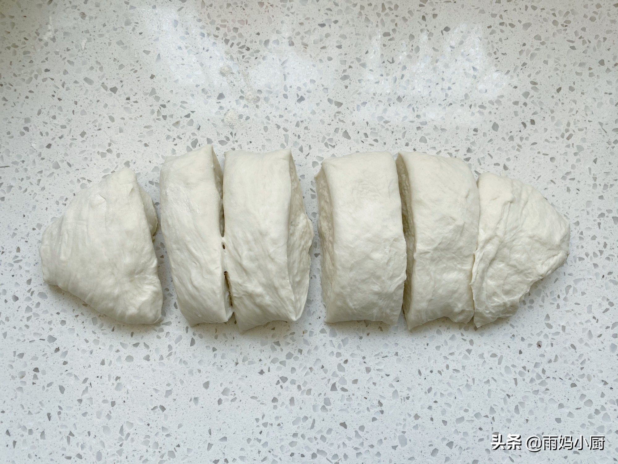 教你椒鹽油餅家常做法，外酥里香層次分明，咬一口香酥掉渣