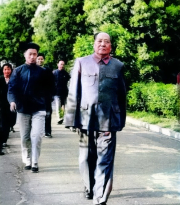 毛主席逝世3小时后，周福明跪着给他最后一次理发：泪水早已哭干-第4张图片-大千世界