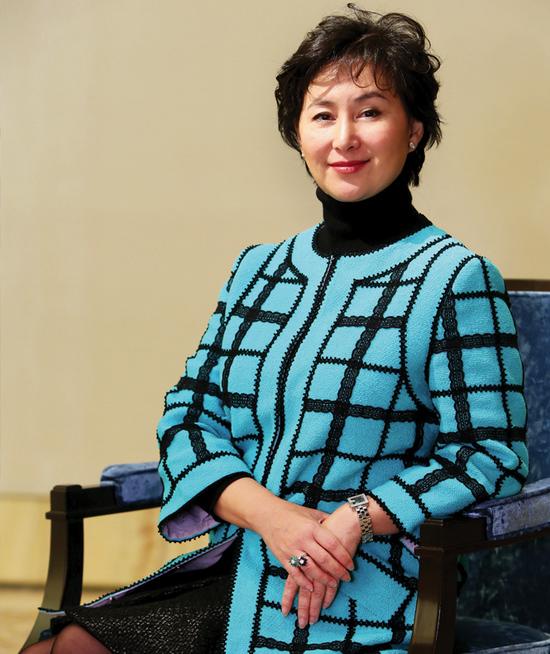富可敌国却孤独终老？何超琼的豪门情史，和那5段不顾世俗的爱情