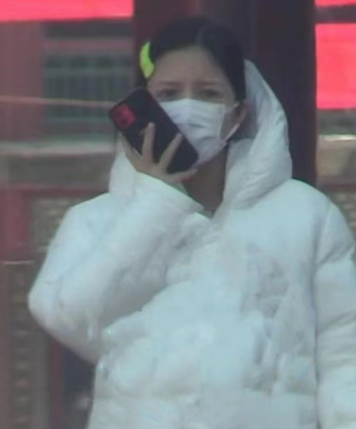 Du Chun wife facial exposure, element colour appearance is comely, eider down takes block not to live doubt of big abdomen apophysis is like have pregnant