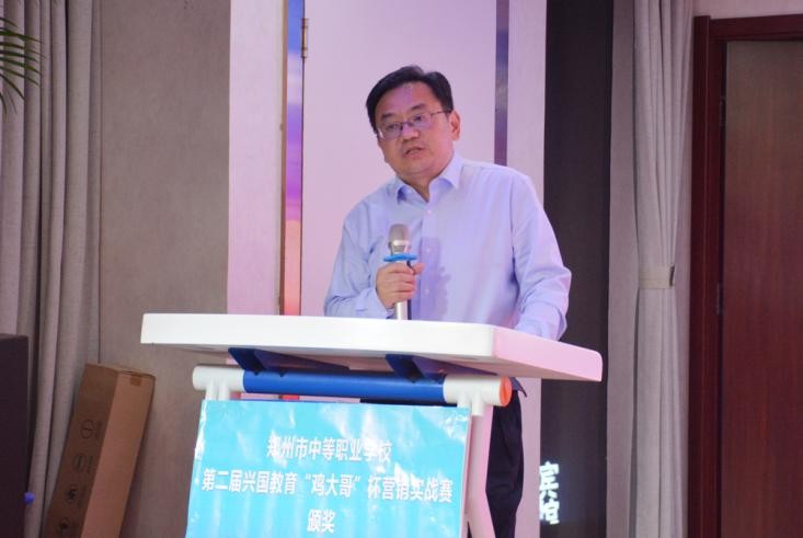 绿色风暴来袭 万人齐聚郑州龙湖大干“鸡大哥”