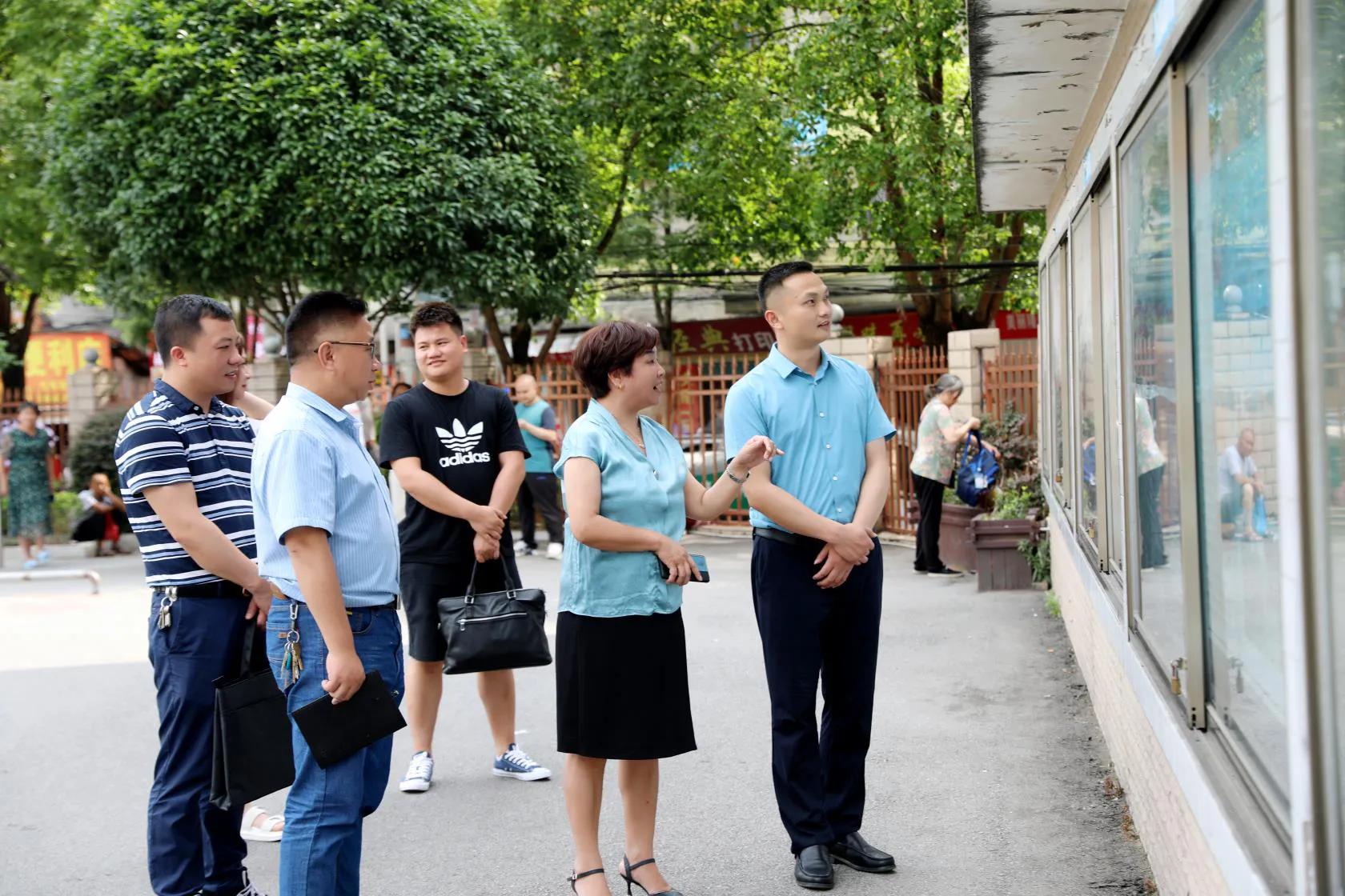 桃花坪街道办事处领导来隆回县东方红小学调研防溺水教育