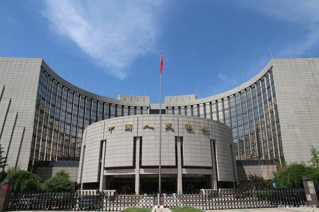 美债突破25万亿！美国疯狂印钞，中国终于出手，