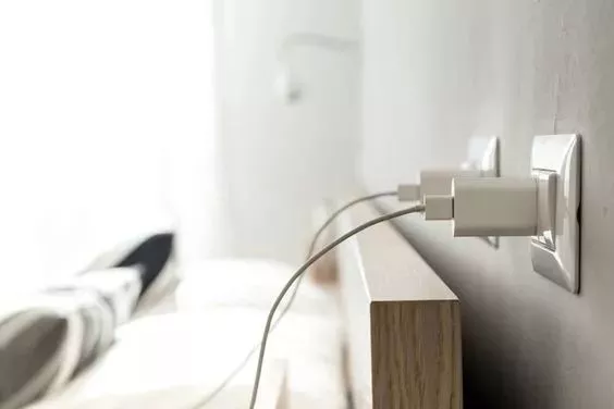 手机屏幕碎了，别急着花钱换屏，尝试简单一招，15分钟修复