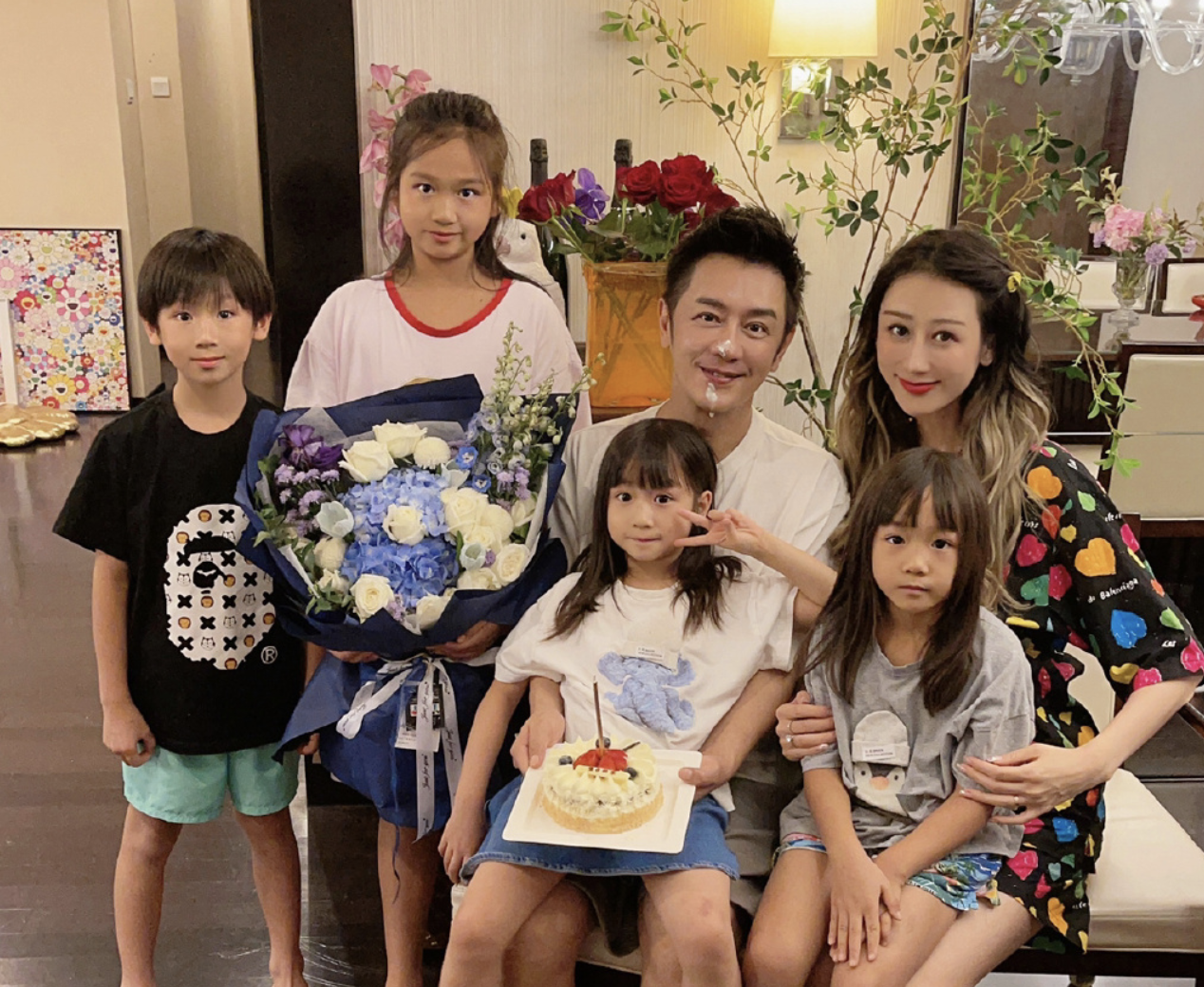 52岁陈浩民庆生超热闹，蔡少芬邹市明带娃现身，孙耀威陈法蓉到贺