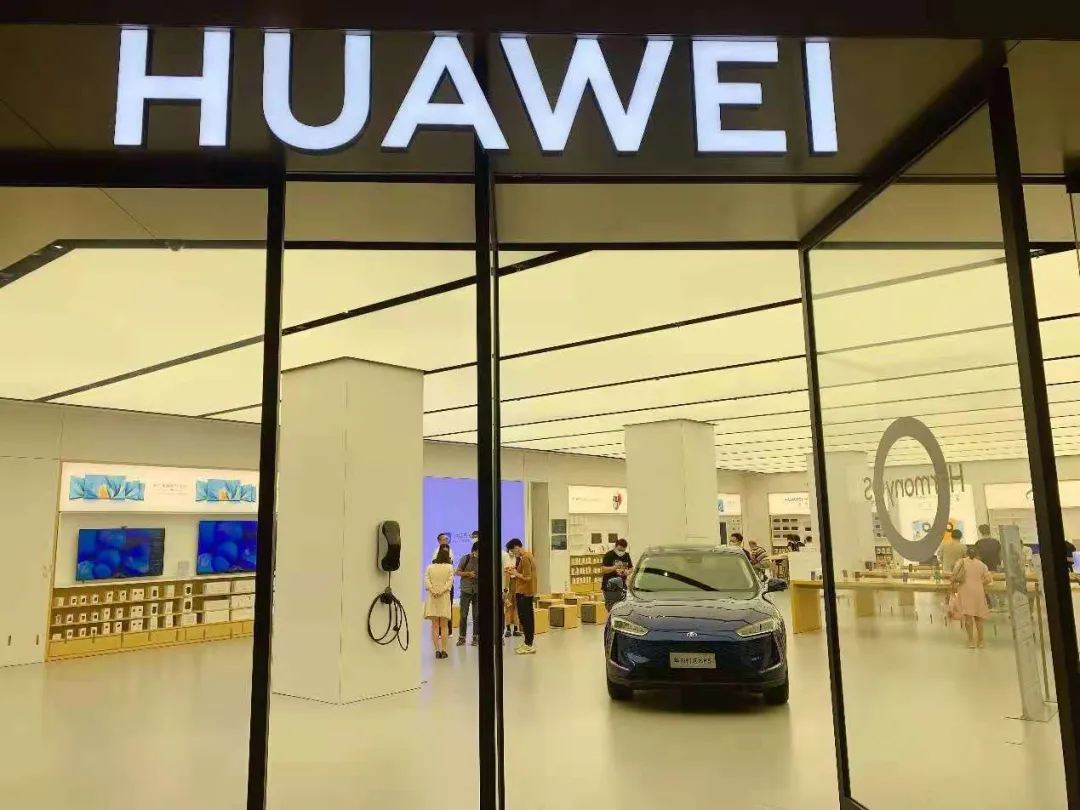 不仅靠华为引流,赛力斯智选sf5让我意外了