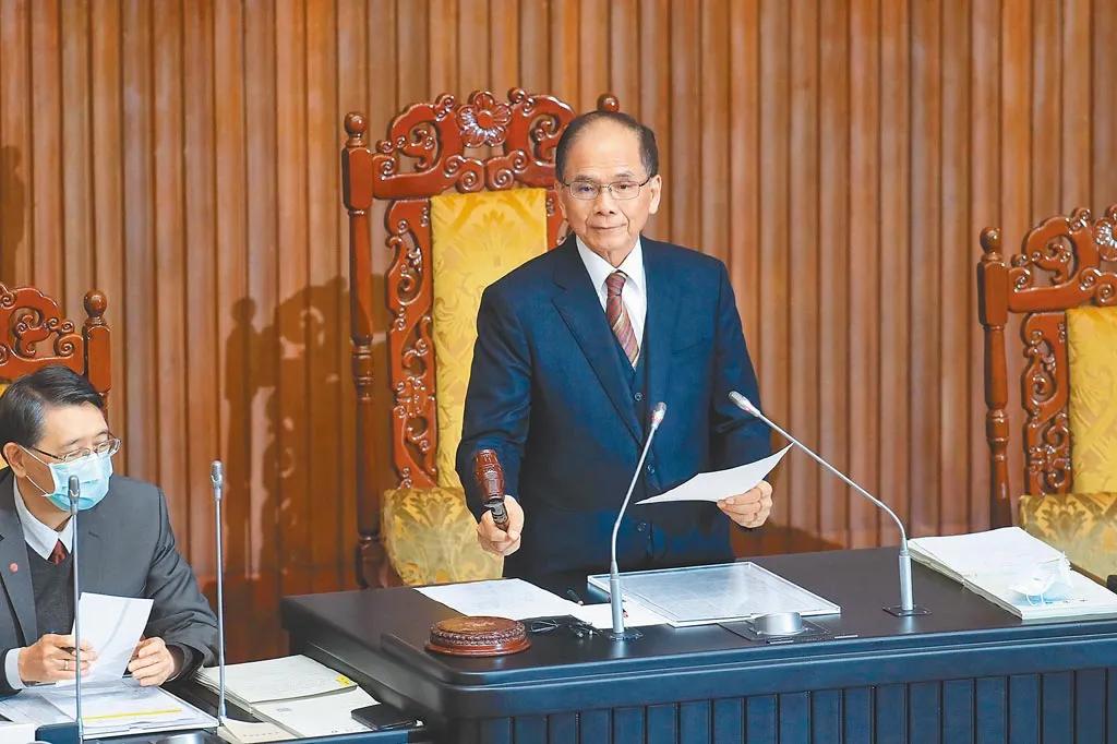 18歲�成年�，民進黨著急�修法�為哪般？