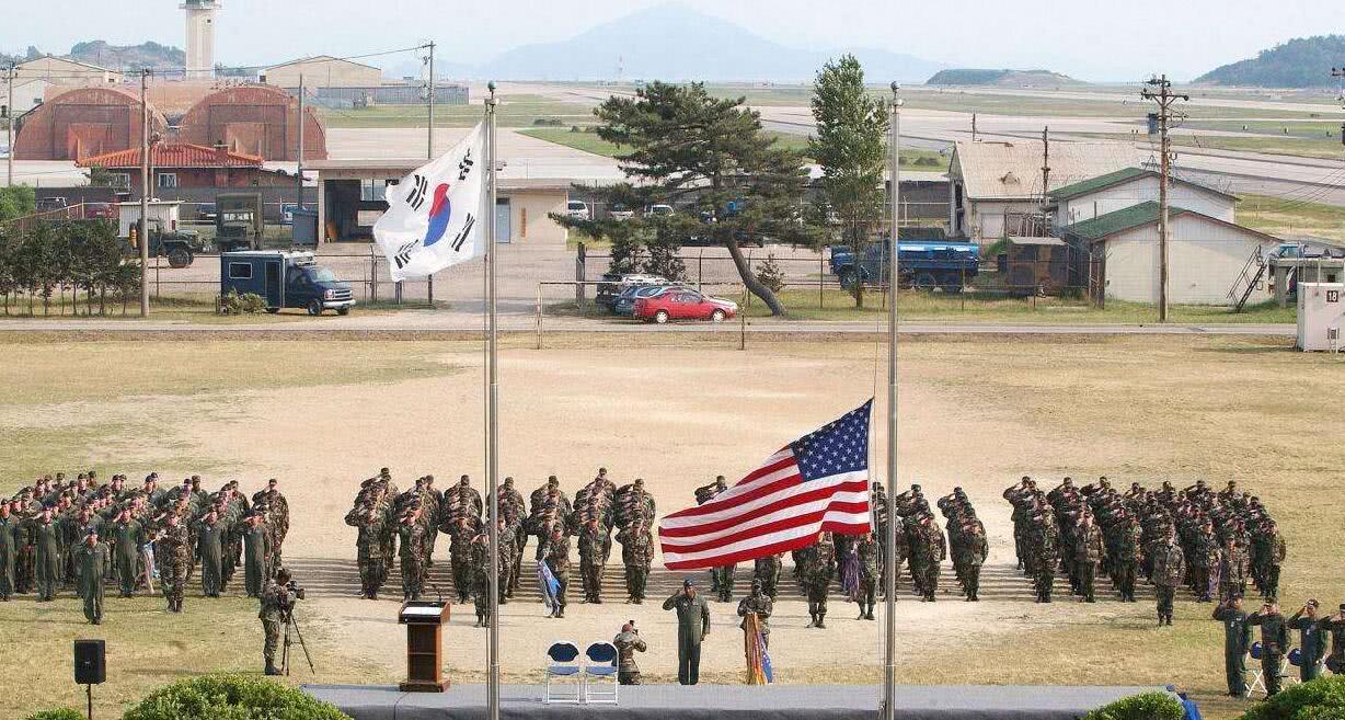 美军送出一份大礼，归还12座军事基地，韩国人却
