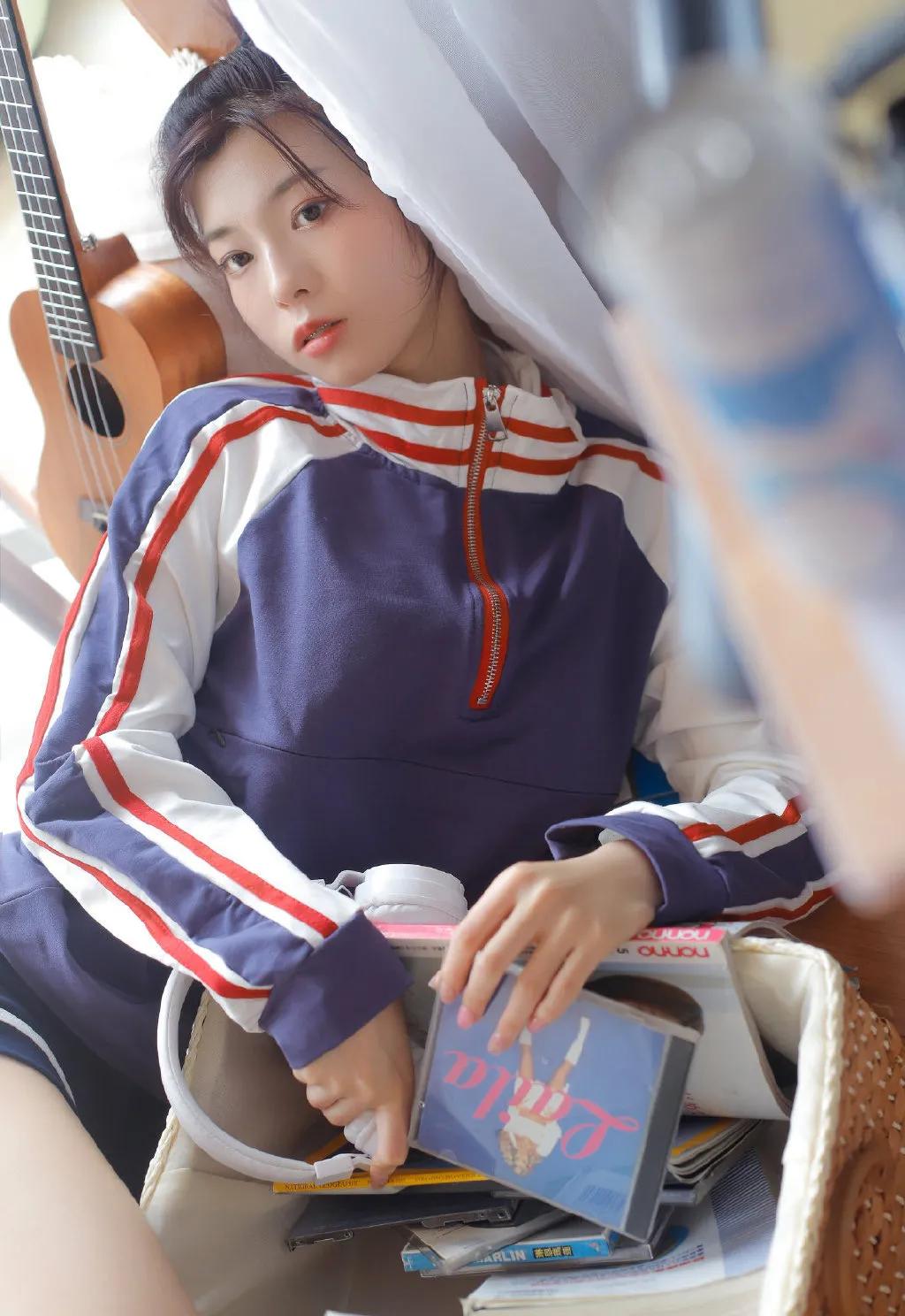 明星美女：運動服美女長腿制服寫真