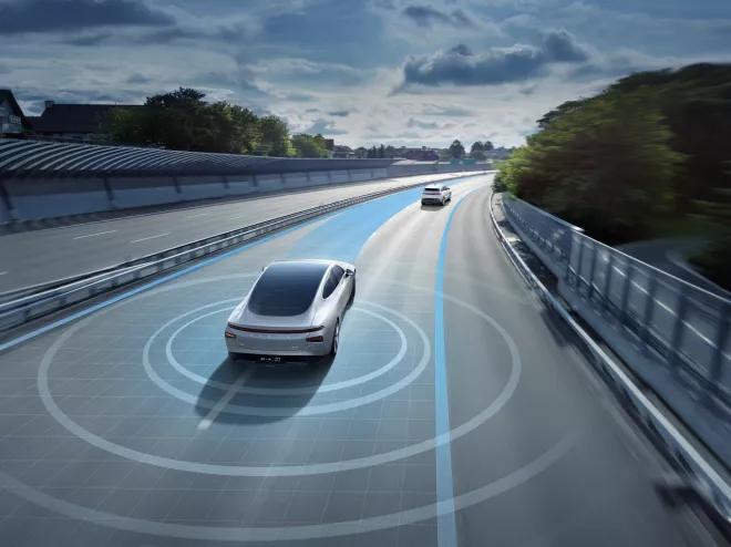 上了高速就没你啥事儿了？小鹏NGP自动导航辅助驾驶真的强