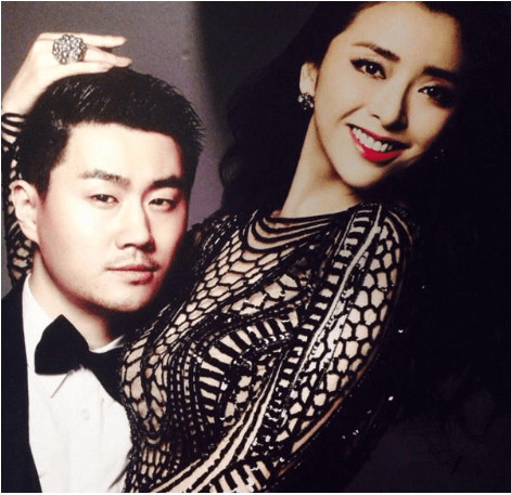 被杜淳追求，38天闪婚闪孕，被迪士尼封杀，黄小