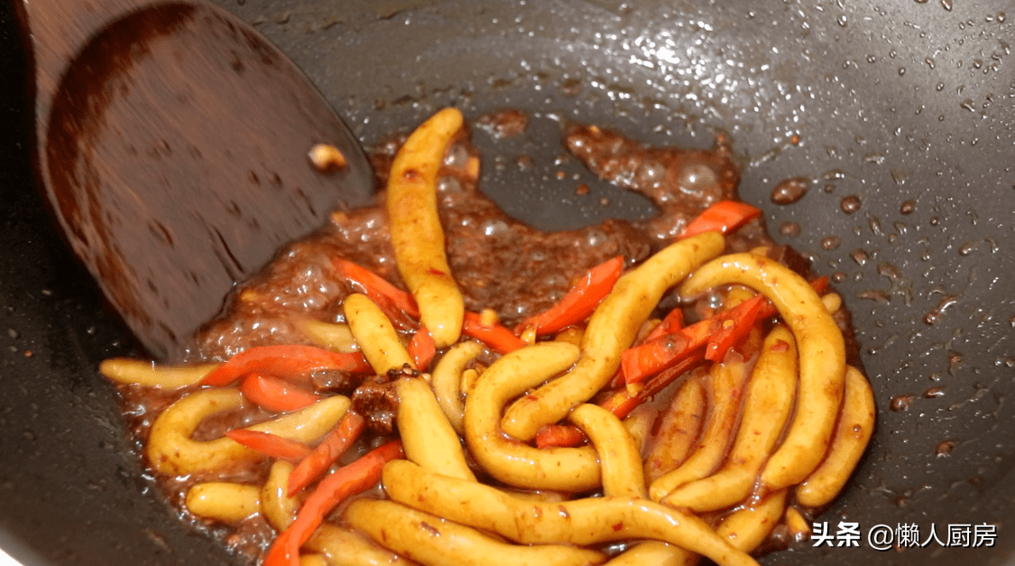 土豆别再炖肉了，教你一个新吃法，好吃到停不下来，比吃肉香