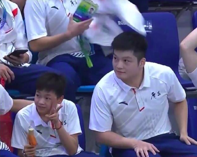 发现有人对着自己拍照！全红蝉的反应出乎意料 网友：真没想到