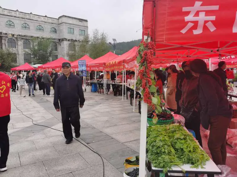 浑江区赶扶贫大集 为脱贫助力