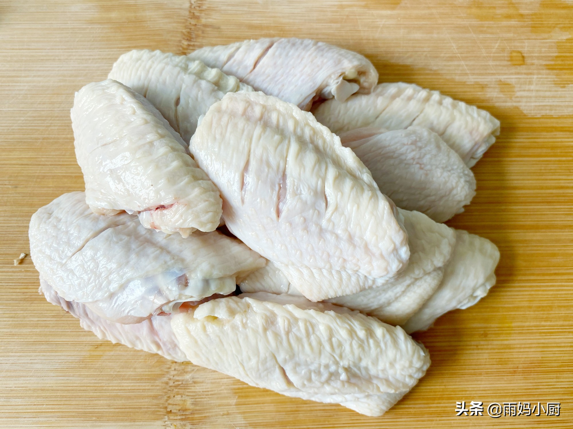 柠檬蒜香烤鸡翅的家常做法，清爽美味不油腻，做法简单零失败