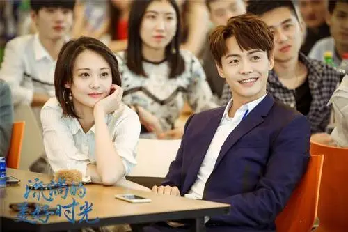 杨幂为马天宇庆生，都34岁了谁都带不红？娱乐圈