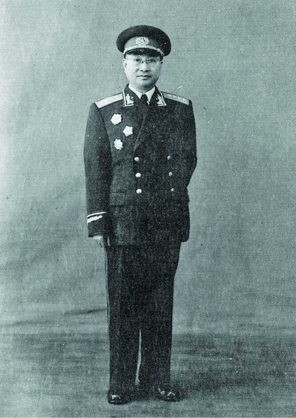 1951�꣬�Ͼ�һ��̯���˱��������ߣ���������Ϊ�����棬զ���£�