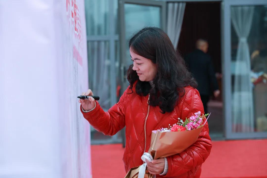 老师，您笑起来真好看——记双流区金桥小学“三八”妇女节活动