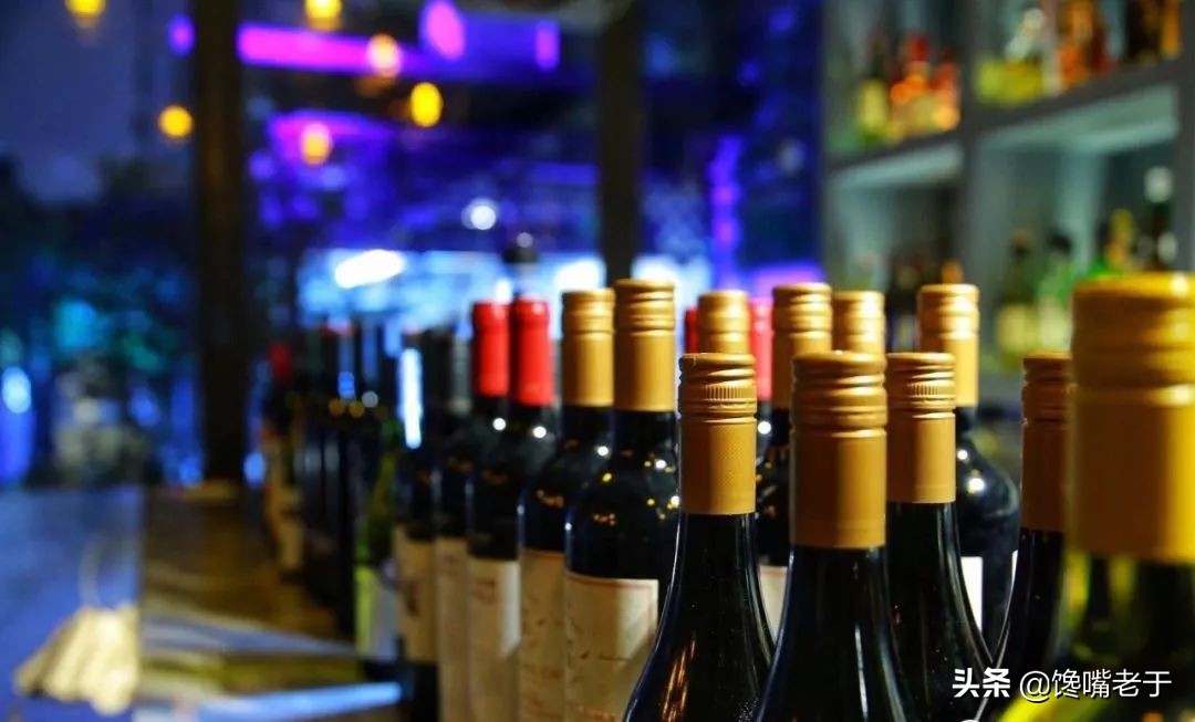 為什么葡萄酒底部會有個很深的凹槽？聽完行內人講解，漲知識了