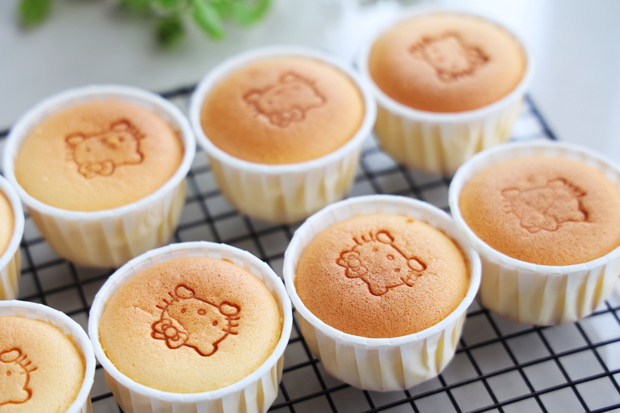 戚风纸杯蛋糕的做法，不回缩不开裂，柔软细腻，在家做轻松搞定