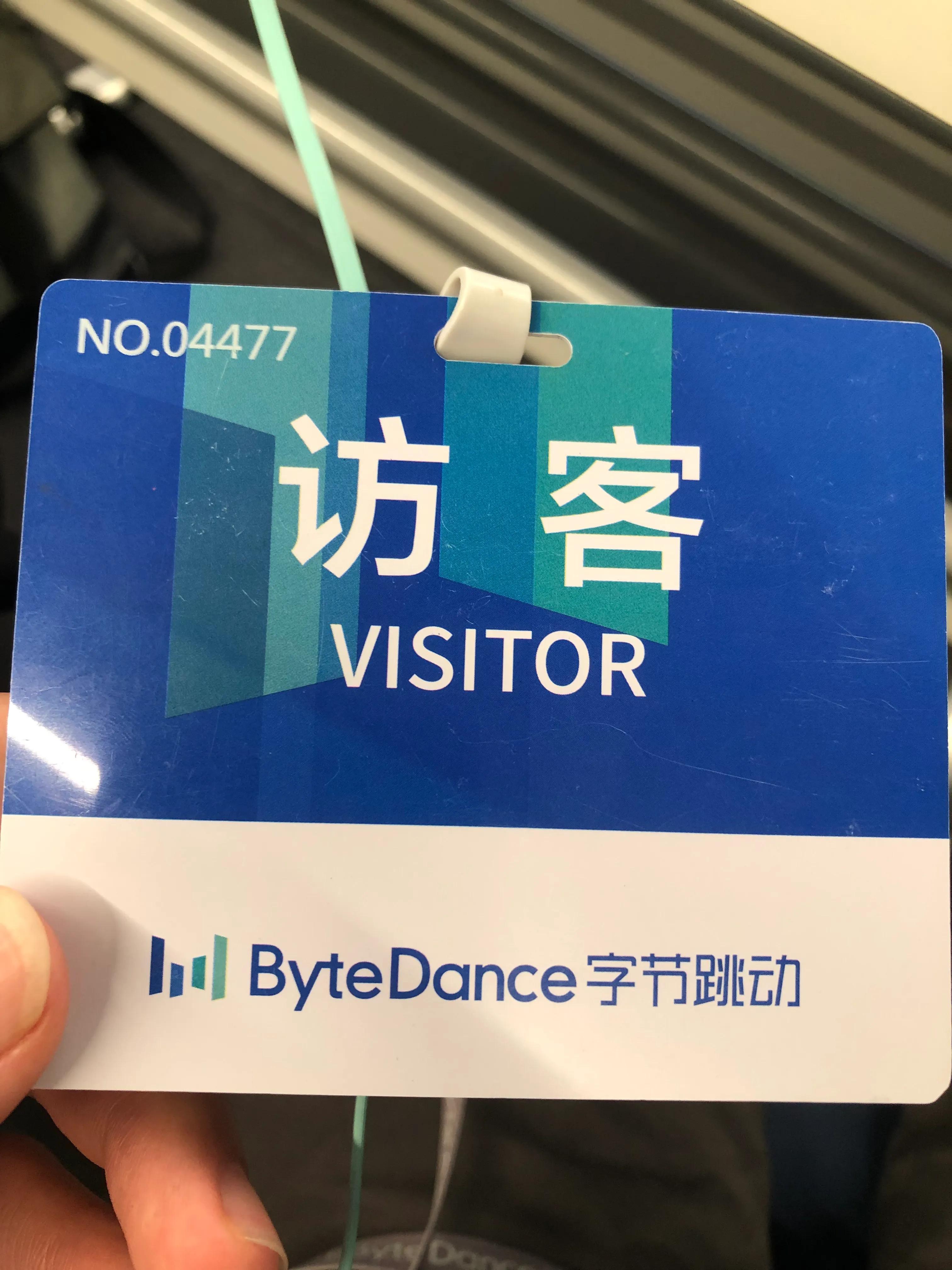 男子做自媒体一个月赚180万，从地下室搬到1700平写字楼