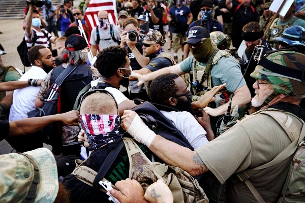 美國一保守黨黨魁拱火，敦促特朗普採取非常措施：我們不惜一戰